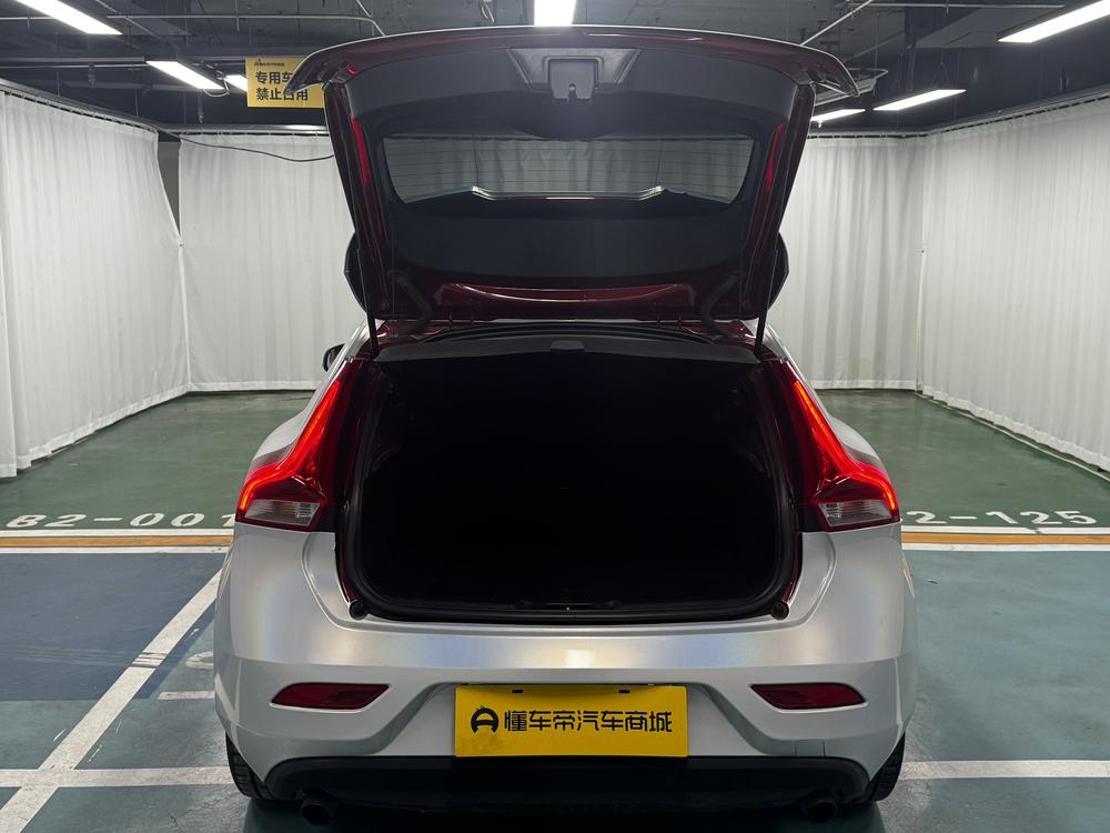 Volvo Volvo V40