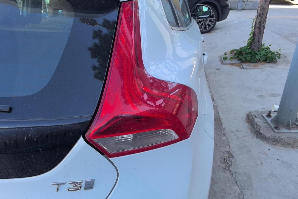 Volvo Volvo V40