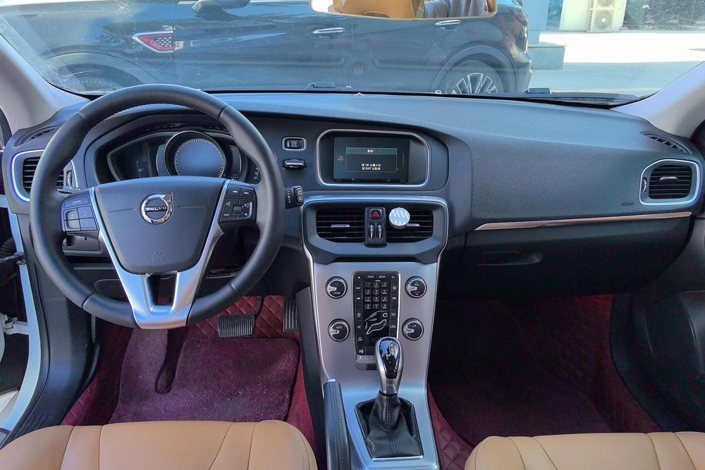 Volvo Volvo V40