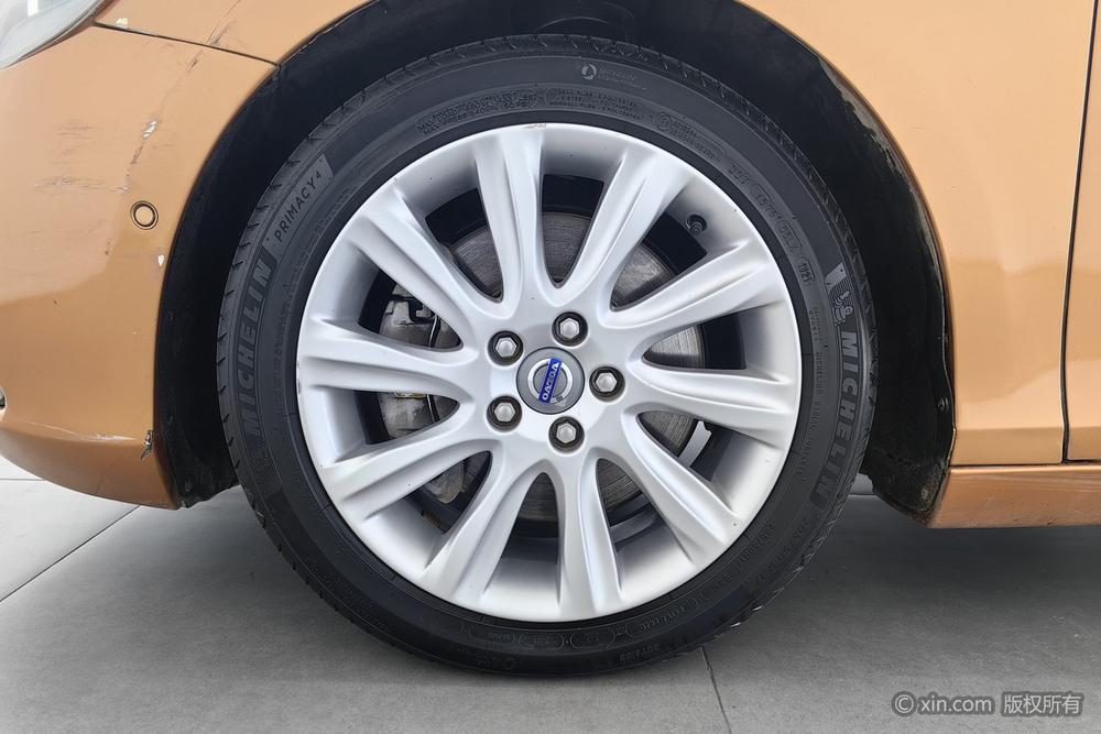 Volvo Volvo V40