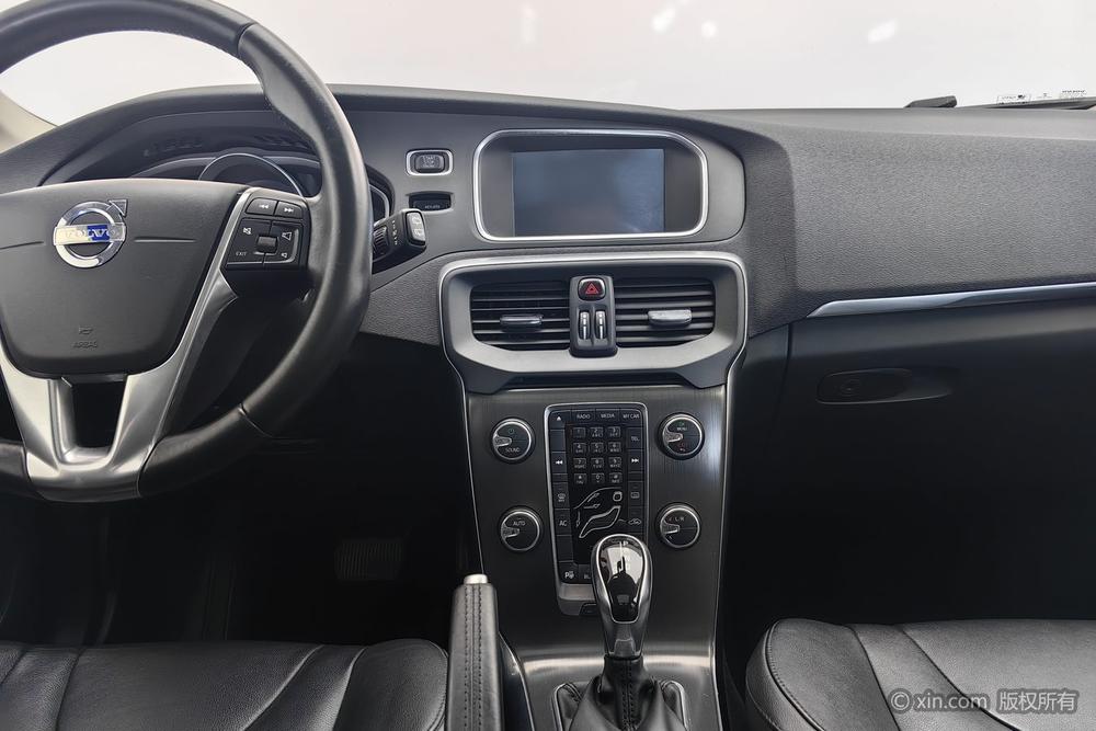 Volvo Volvo V40