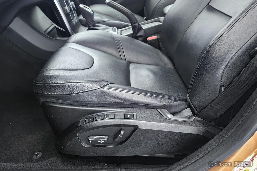 Volvo Volvo V40