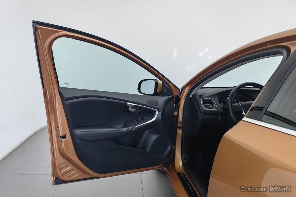 Volvo Volvo V40