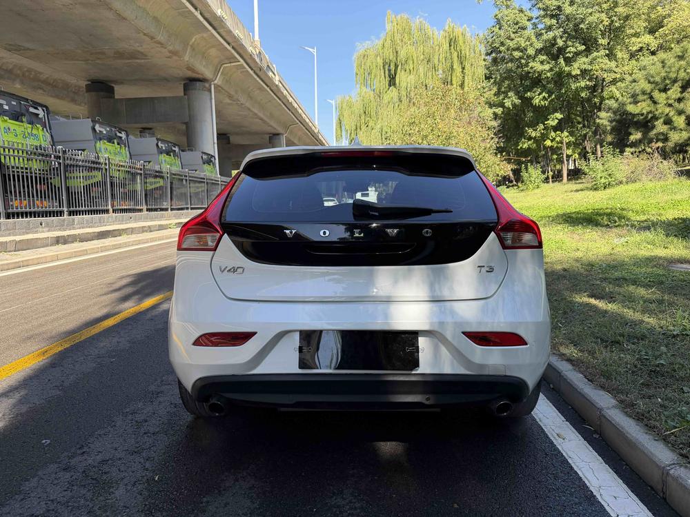 Volvo Volvo V40