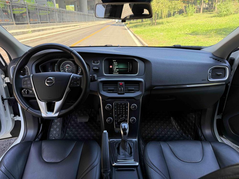 Volvo Volvo V40