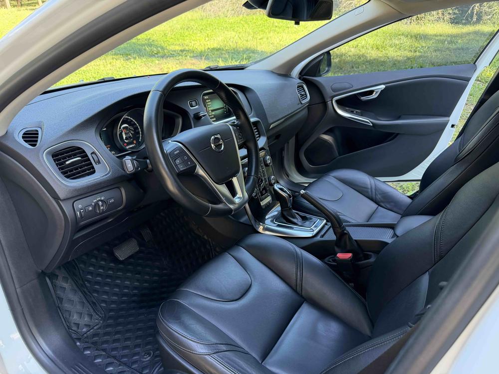 Volvo Volvo V40