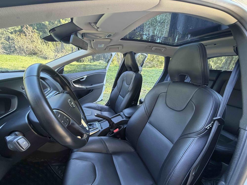 Volvo Volvo V40