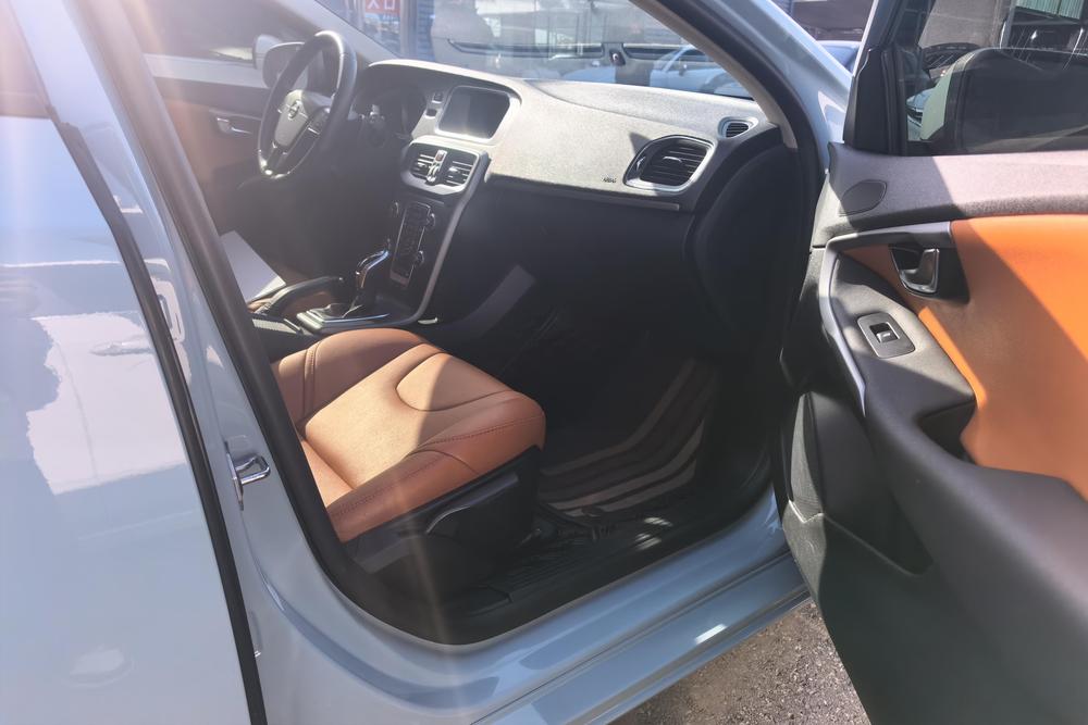 Volvo Volvo V40