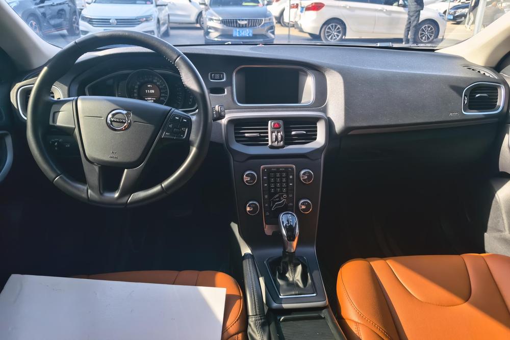 Volvo Volvo V40