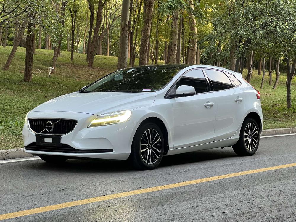 Volvo Volvo V40