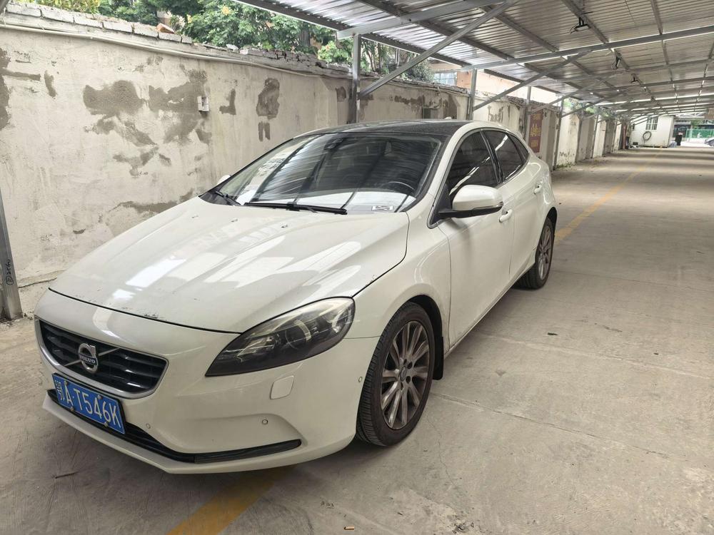 Volvo Volvo V40