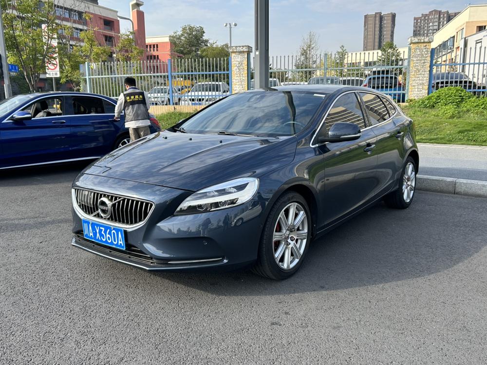 Volvo Volvo V40