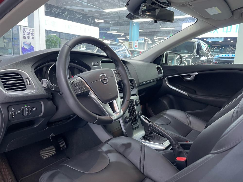 Volvo Volvo V40