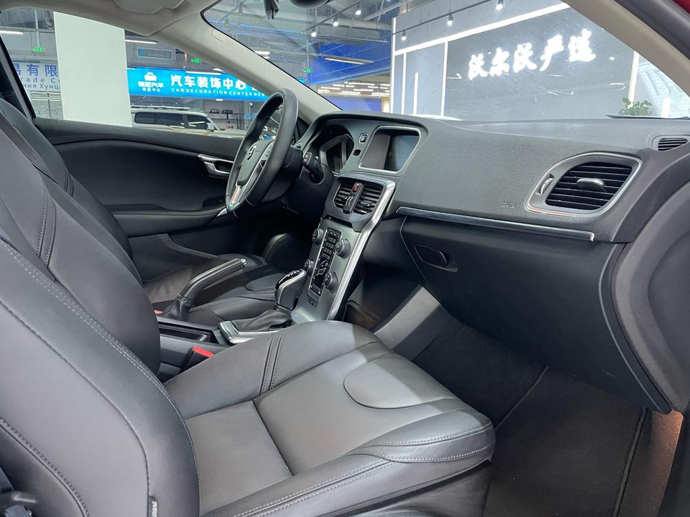 Volvo Volvo V40