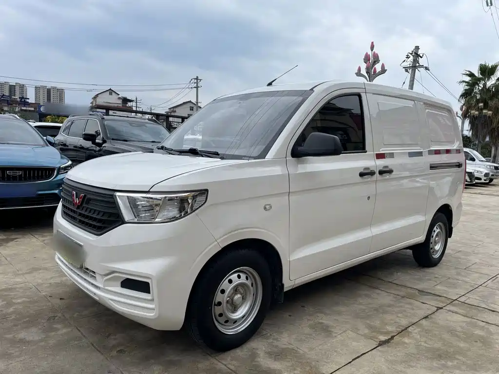 Wuling Hongguang V
