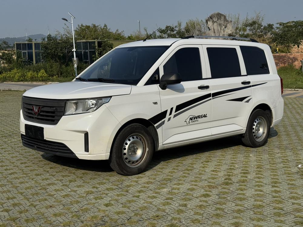 Wuling Wuling Hongguang PLUS