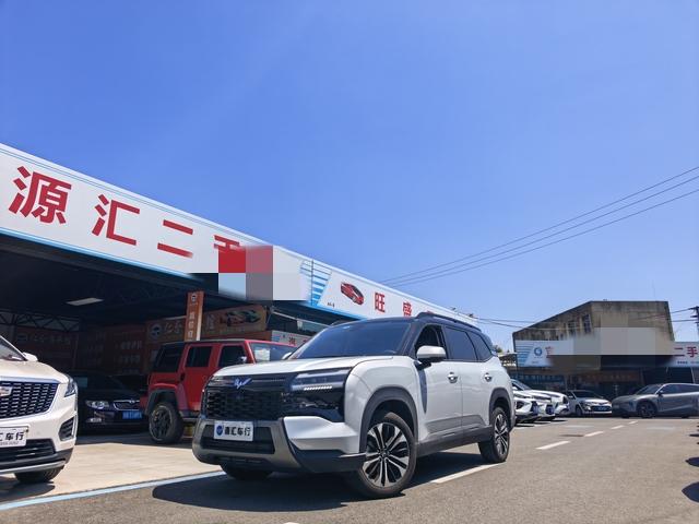 Wuling Xingguang 560