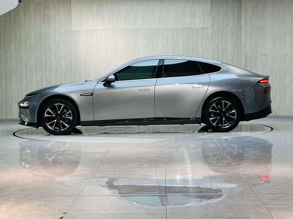 XPeng XPeng P7