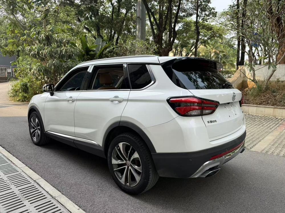 Zhonghua Brilliance V7