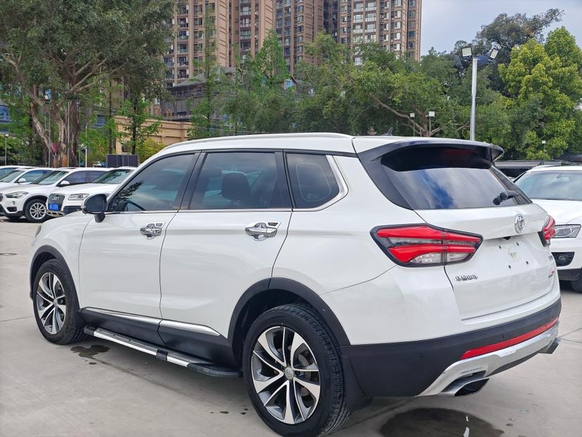 Zhonghua Brilliance V7