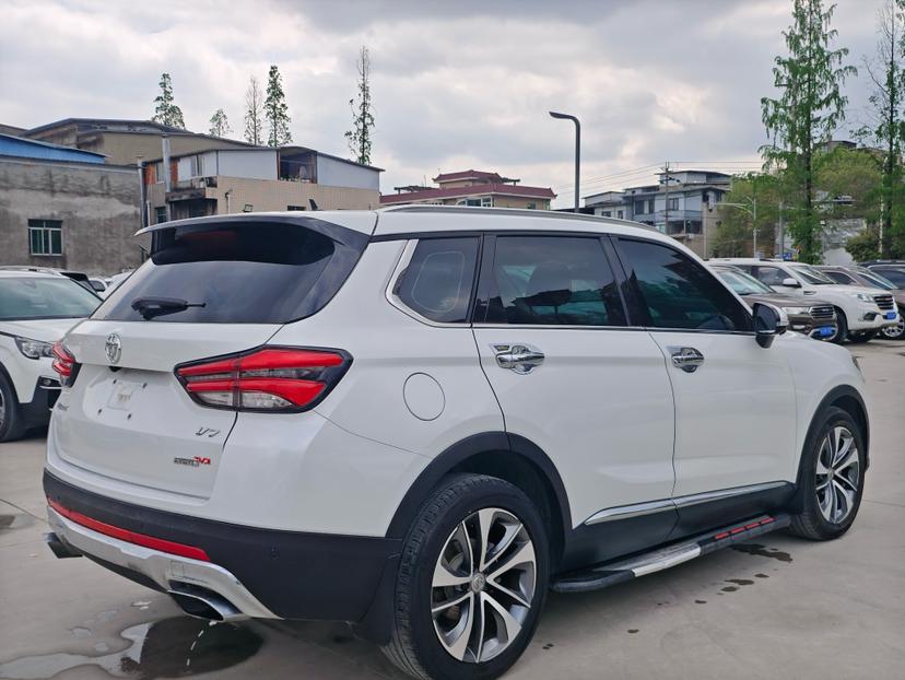 Zhonghua Brilliance V7