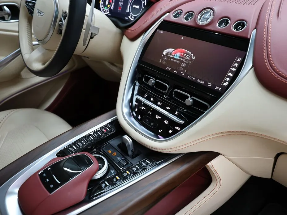 Astonmartin DBX