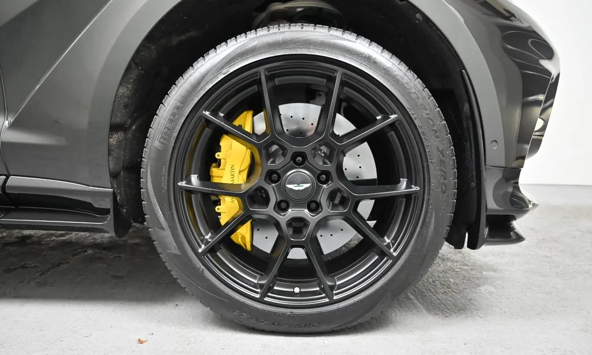 Astonmartin DBX