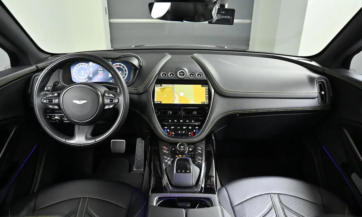 Astonmartin DBX