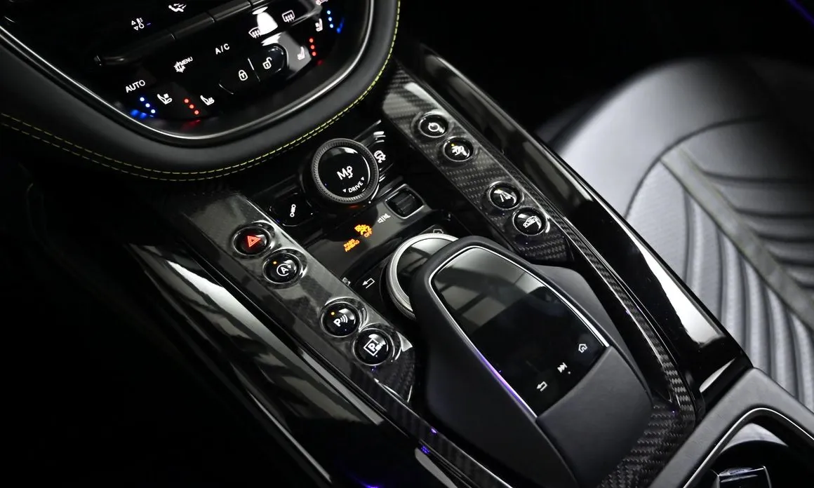 Astonmartin DBX