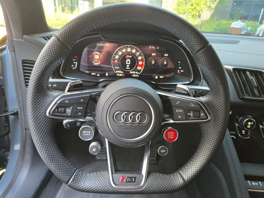 Audi R8