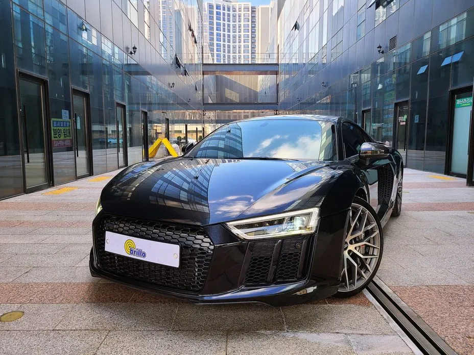 Audi R8