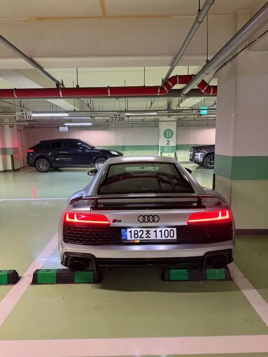 Audi R8