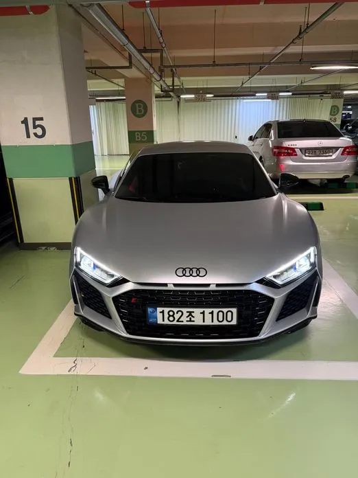 Audi R8