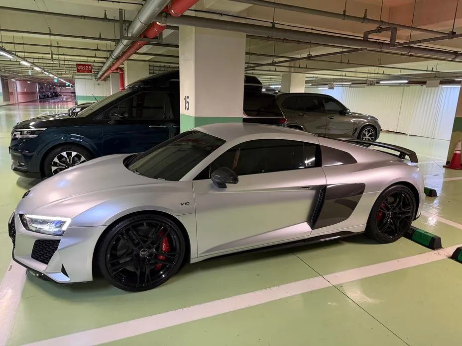 Audi R8
