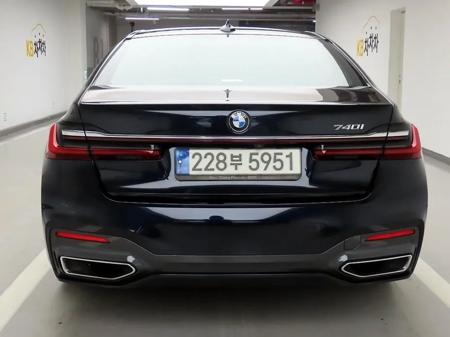 BMW 7-Series