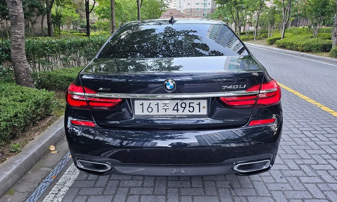 BMW 7-Series