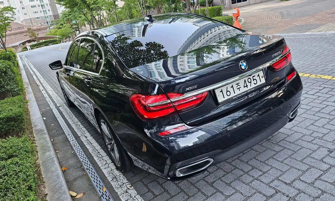 BMW 7-Series