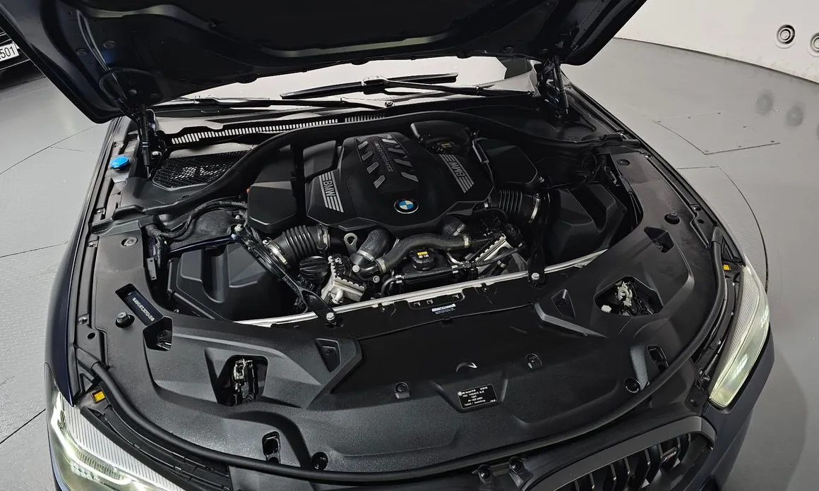 BMW 8-Series