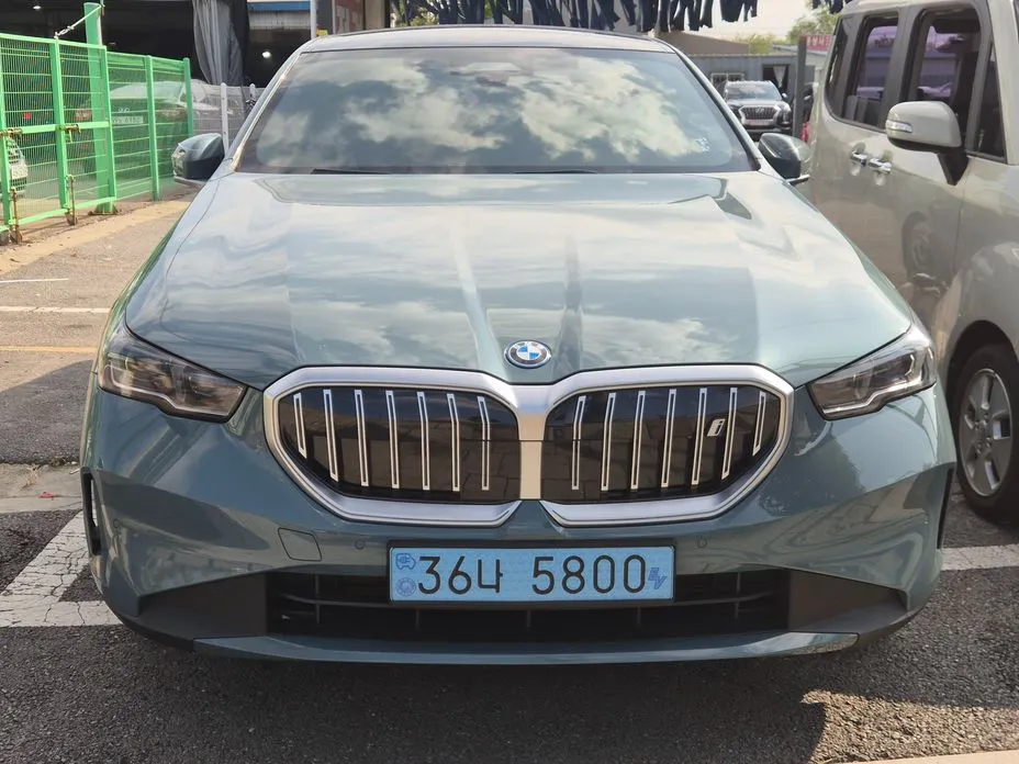 BMW i5