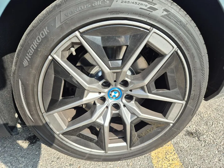 BMW i5