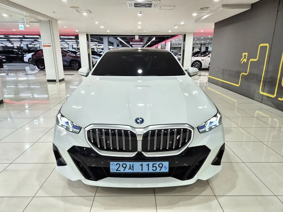BMW i5
