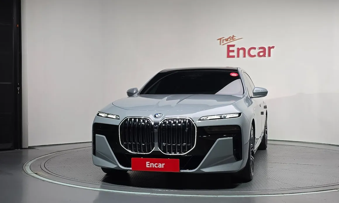 BMW i7