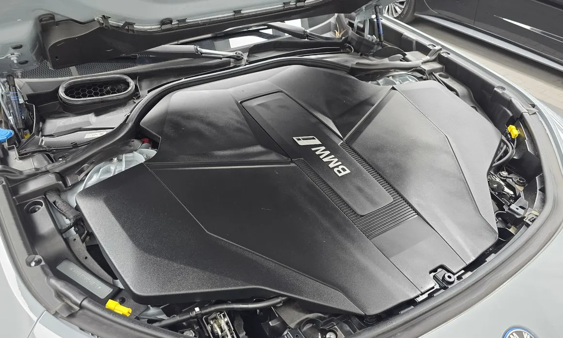 BMW i7