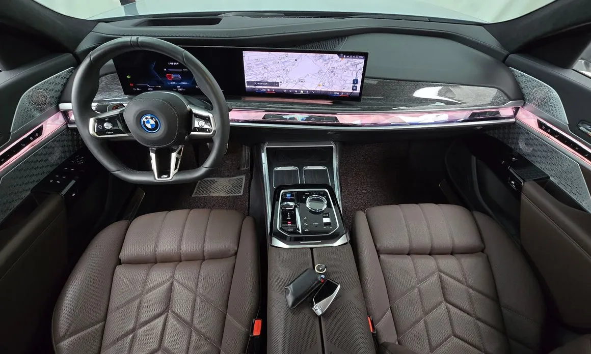 BMW i7