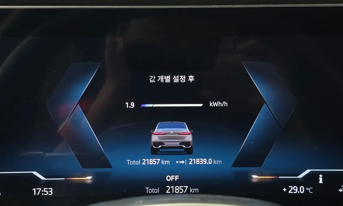BMW i7