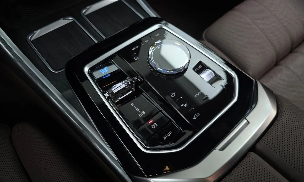 BMW i7