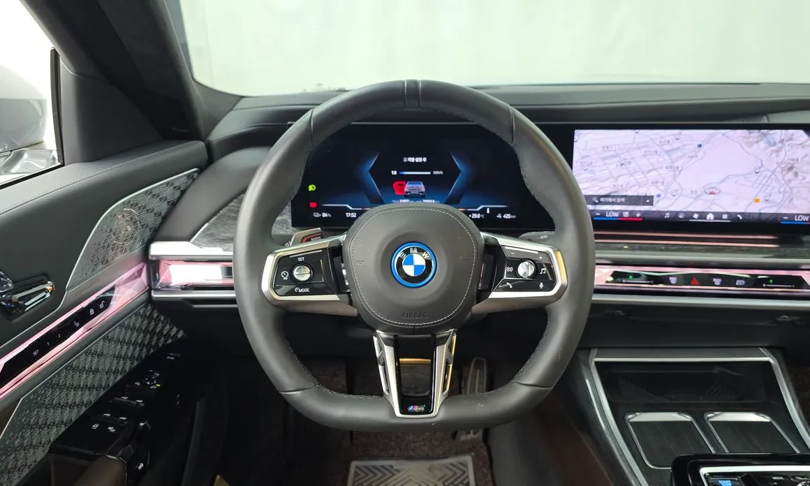 BMW i7