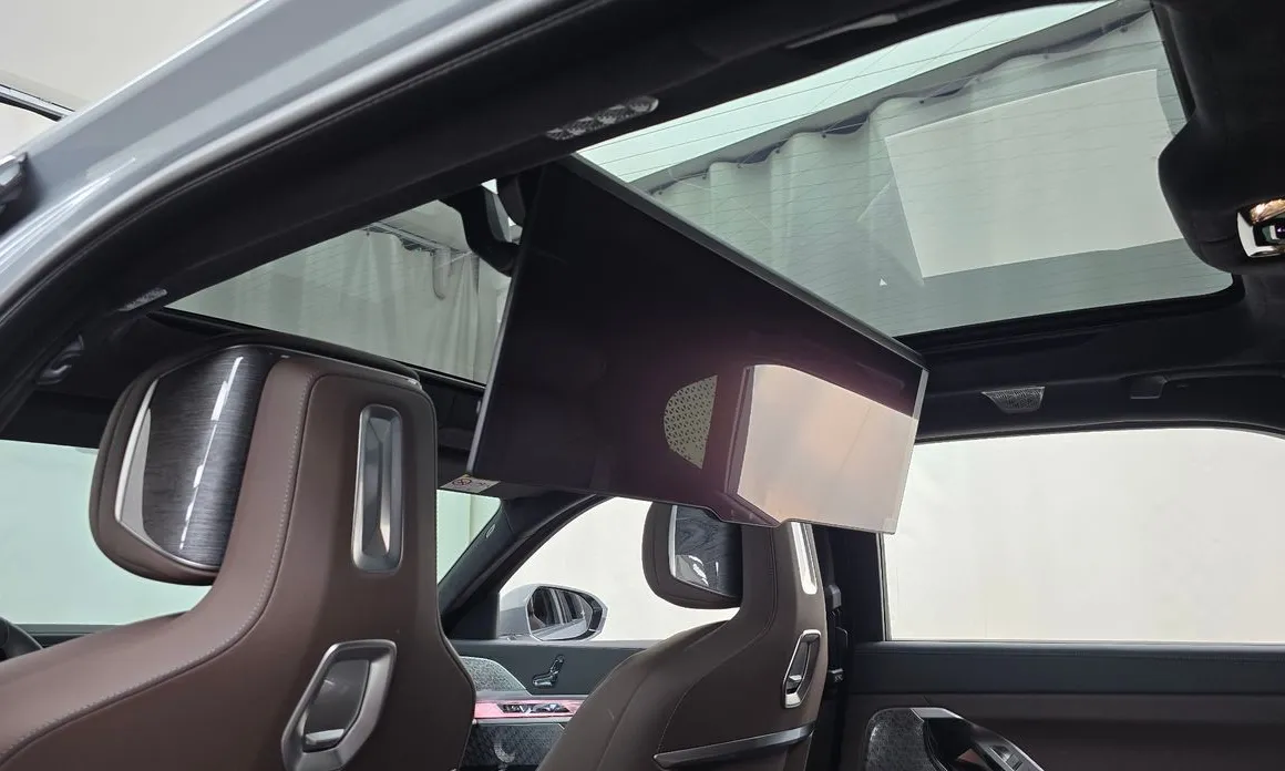 BMW i7