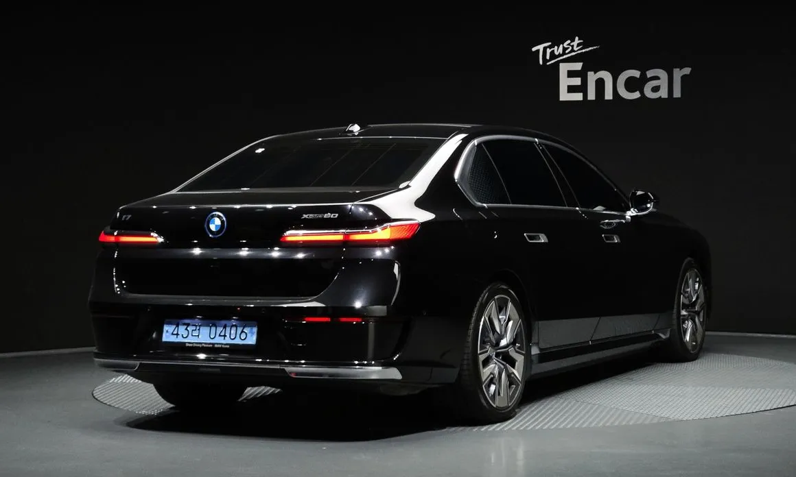BMW i7