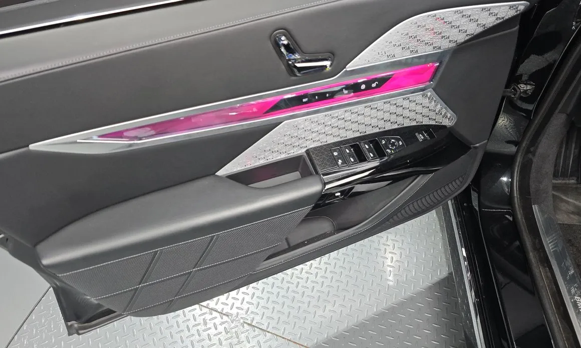 BMW i7